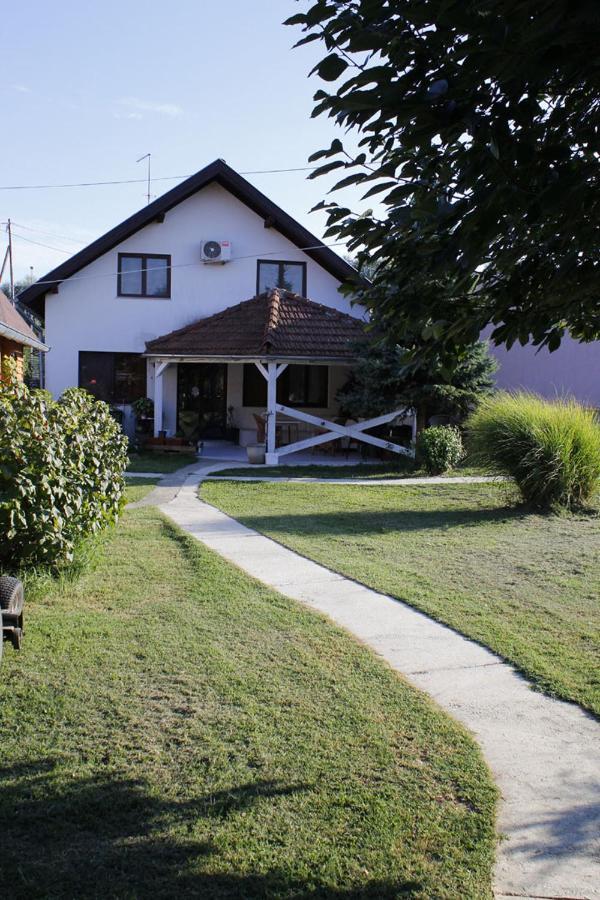 By The River Apartment Osijek